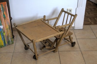 alter Kinderhochstuhl